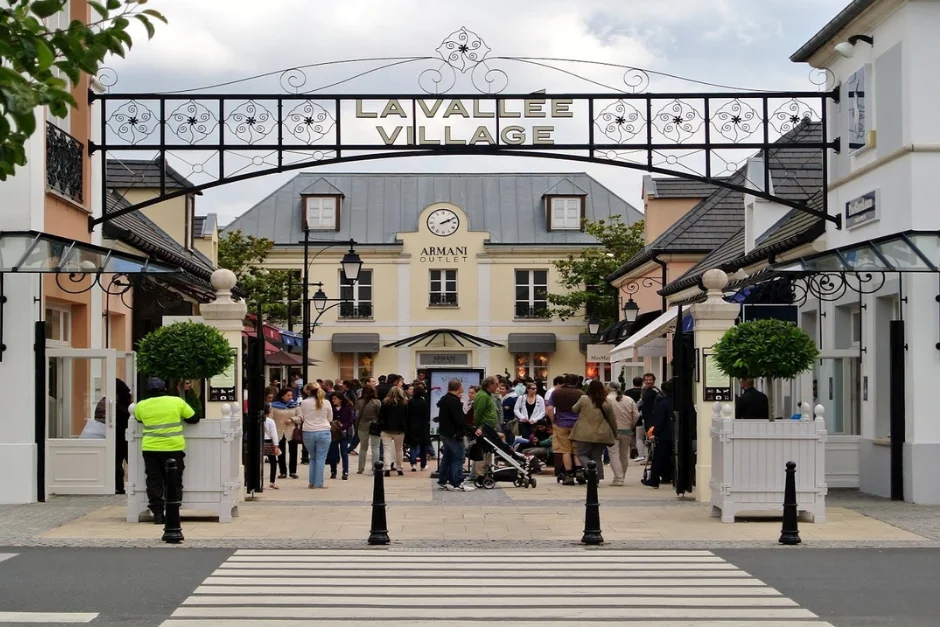 Netherlands + Belgium + Paris (Private Tour) 12 Private Tour La Vallée Village